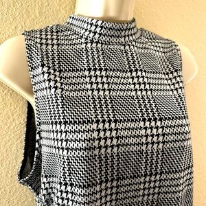 Vintage houndstooth Mock turtleneck sleeveless dress in black/white. Curve cut